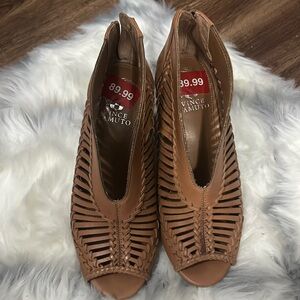 Beautiful Vince Camuto sandals